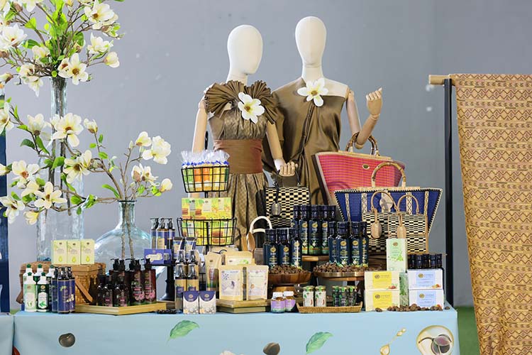 มูลนิธิชัยพัฒนา เตรียมจัดงาน “เทศกาลน้ำมันเมล็ดคามีเลียภัทรพัฒน์” 31 ส.ค. – 7 ก.ย. นี้ ณ ศูนย์การค้าดิเอ็มควอเทียร์ 