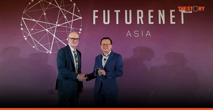 AIS winning FutureNet Technology Leader of the Year and the APAC Operator Awards