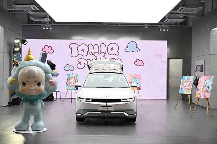 IONIQ-5-Art-Car