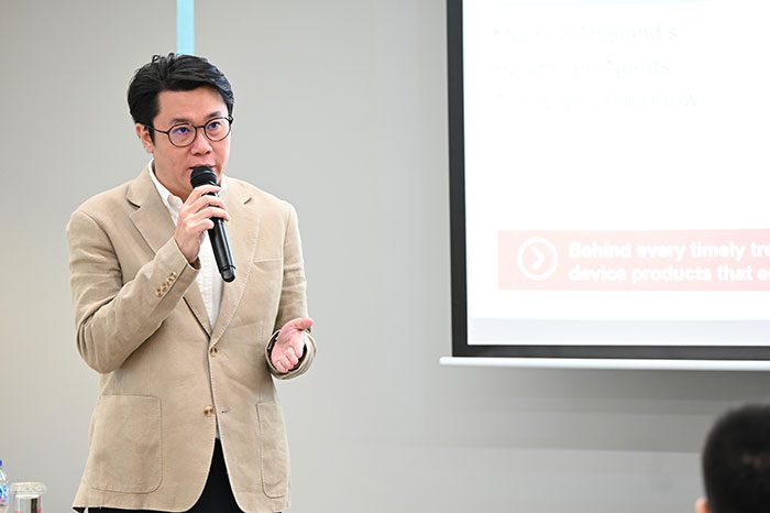 กุลชนม์ ยิ่งชัยยะกมล ผู้จัดการทั่วไป แผนก Client Management ฝ่ายธุรกิจเฮลธ์แคร์อัลลายแอนซ์ – กลุ่มผลิตภัณฑ์เครื่องมือแพทย์ หน่วยธุรกิจผลิตภัณฑ์เพื่อสุขภาพ บริษัท DKSH (ประเทศไทย) จำกัด 