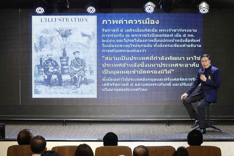 ศาสตราจารย์กิตติคุณสุรพล วิรุฬห์รักษ์ นายกราชบัณฑิตยสภา อดีตคณบดีคณะนิเทศศาสตร์ จุฬาลงกรณ์มหาวิทยาลัย