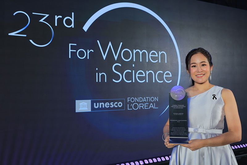 ดร.รงรอง เจียเจริญ นักวิจัยชำนาญการ จากสถาบันวิจัยโลหะและวัสดุ จุฬาลงกรณ์มหาวิทยาลัย 