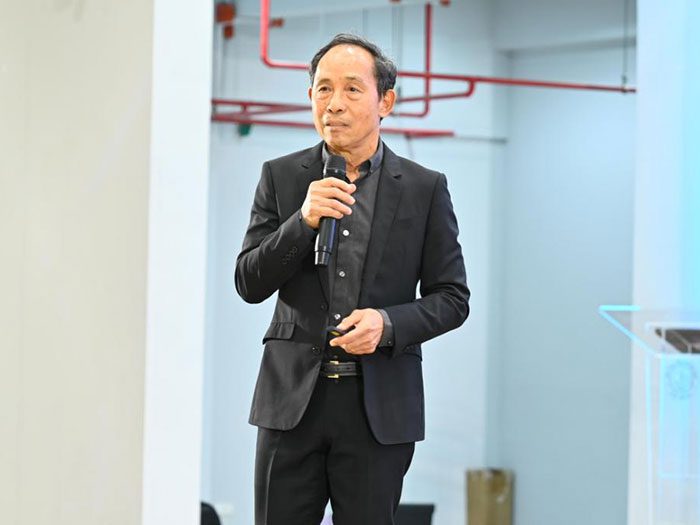 ศาสตราจารย์ดร.อภิชาติ วรรณวิจิตร ผู้เชี่ยวชาญด้านการปรับปรุงพันธุ์ข้าวของไทย