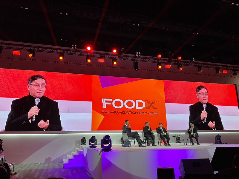 นายแพทย์สุรพงษ์ สืบวงศ์ลี อดีตประธานกรรมการพัฒนาซอฟต์พาวเวอร์แห่งชาติ