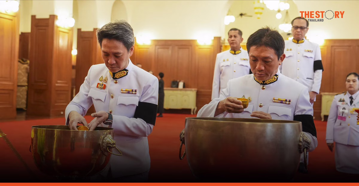 AIS นำผู้บริหารร่วมถวายน้ำสรงพระศพฯ พร้อมเสริมเครือข่าย 5G-Free WiFi อำนวยความสะดวกประชาชน