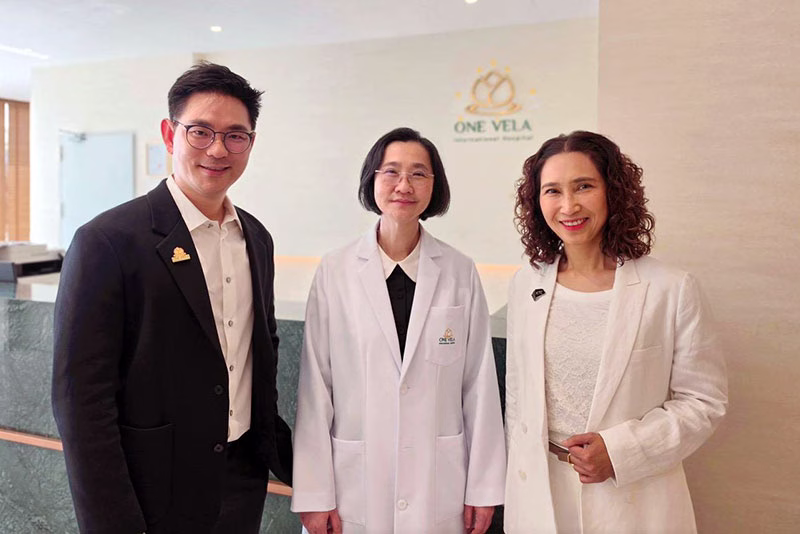 อัครพล เอื้ออารักษ์ ประธานเจ้าหน้าที่บริหาร โรงพยาบาลวันเวลา, ศ.พญ.ยุวเรศมคฐ์ สิทธิชาญบัญชา ผู้เชี่ยวชาญอาวุโสด้าน Palliative Care และ สิรีรัตน์ คอวนิช ผู้บริหารสูงสุด ฝ่ายการตลาดบัตรเครดิตเคทีซี