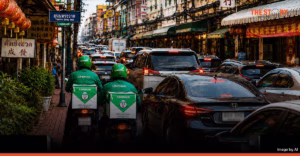 LINE MAN Wongnai จัดระเบียบไรเดอร์ทรงวาด หนุนร้านหงส์ สืบสานอาหารไทยอย่างยั่งยืน