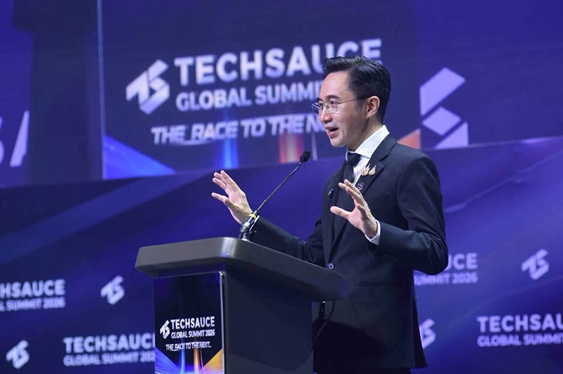 ศ.ดร.ยศชนัน วงศ์สวัสดิ์ รองนายกรัฐมนตรี และรัฐมนตรีว่าการกระทรวงการอุดมศึกษาวิทยาศาสตร์วิจัยและนวัตกรรม