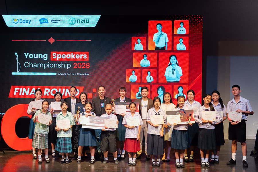 14 Young Speakers บนเวทีจริง