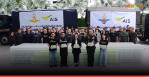 AIS ผนึกกลาโหม-ทอ. มอบน้ำดื่มช่วยผู้ประสบภัยน้ำท่วม พร้อมเฝ้าระวังโครงข่าย 24 ชม.